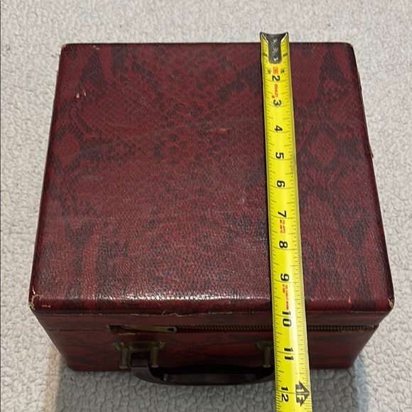 Vintage Red Snakeskin Box with Handle - Picture 3 of 11